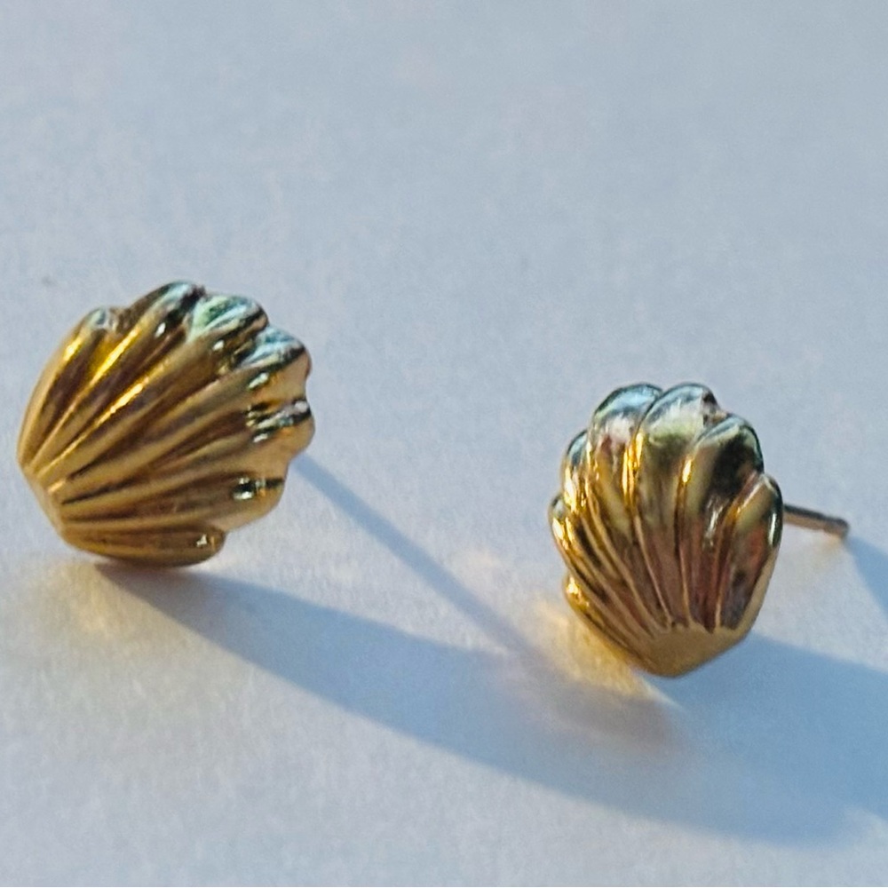 Vintage estate sale Shell Stud Earrings - Classic Women Jewelry
